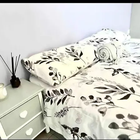 Charming Flat With Sunny Balcony Port De Daire