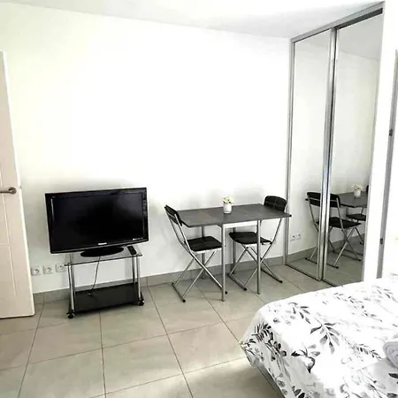 Charming Flat With Sunny Balcony Port De