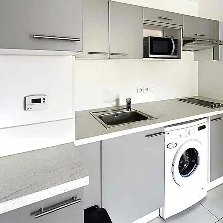 Apartment Charming Flat With Sunny Balcony Port De Nice